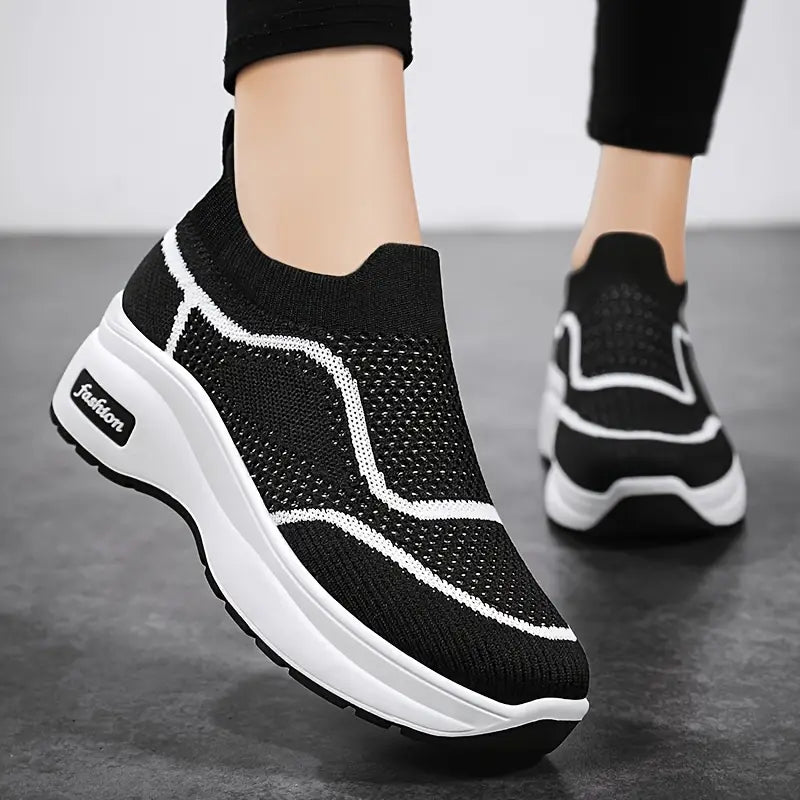 Nuevo estilo de zapatos voladores tejidos y transpirables 2025