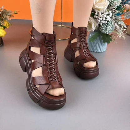 Nuevas sandalias de primavera y verano.