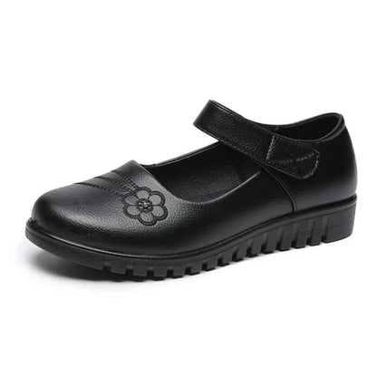 Zapatos de piel con velcro y pequeñas flores