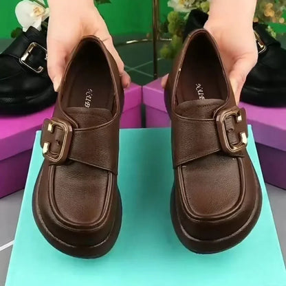 Mocasines con hebilla de hierro