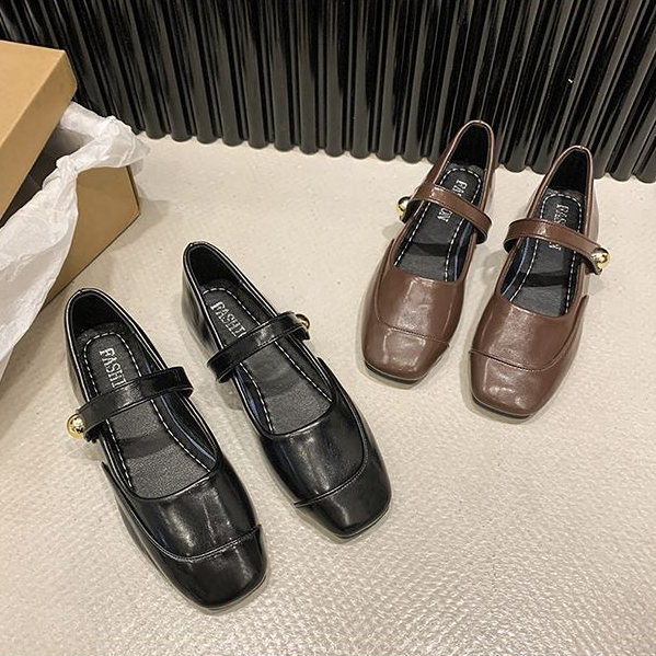 Zapatos elegantes de piel para mujer