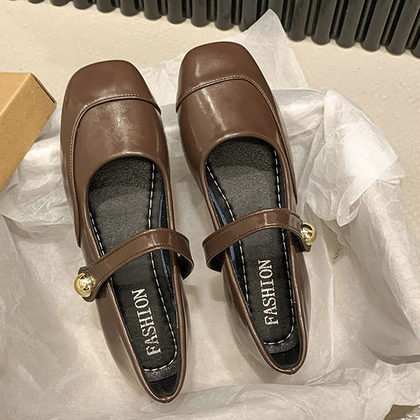 Zapatos elegantes de piel para mujer