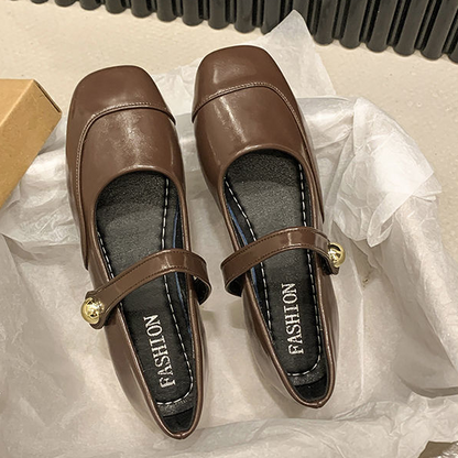 Zapatos elegantes de piel para mujer