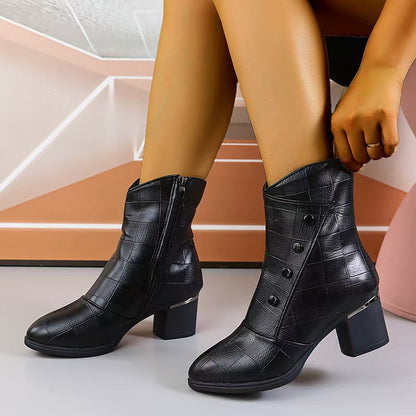 Botas de mujer de media caña con suela blanda.