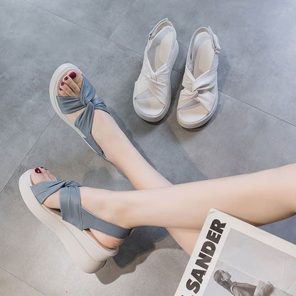 Sandalias con entrecruzamiento de lazo