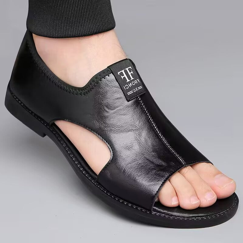 Calzado de verano refinado, sandalias de corte clásico y acabado impecable