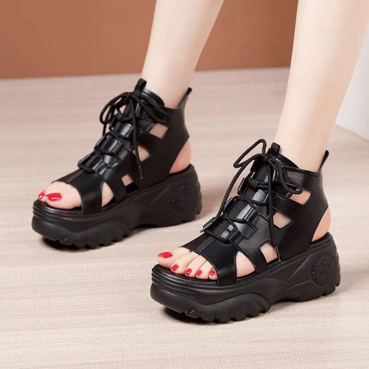 Sandalias con plataforma y tiras
