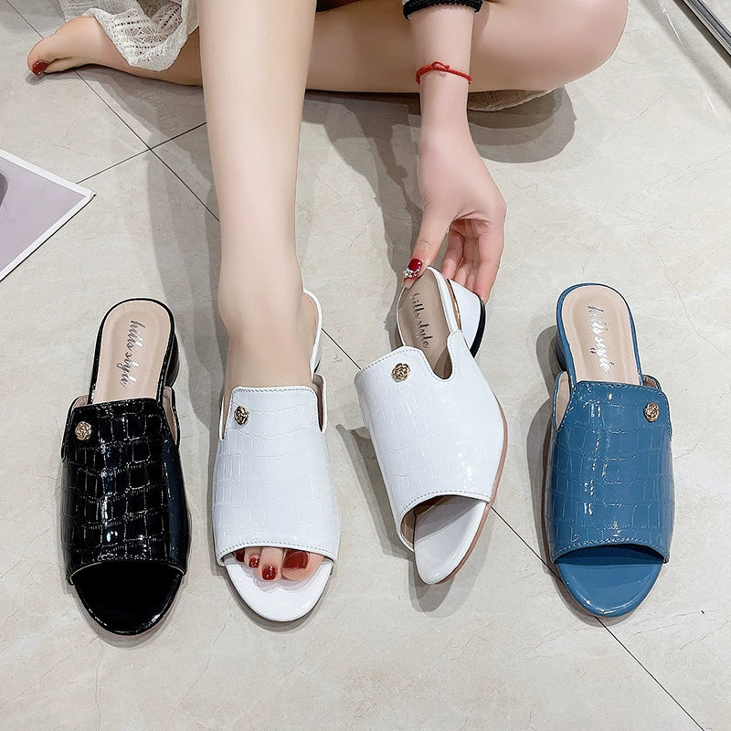 Nuevas sandalias de tacón de bloque de verano