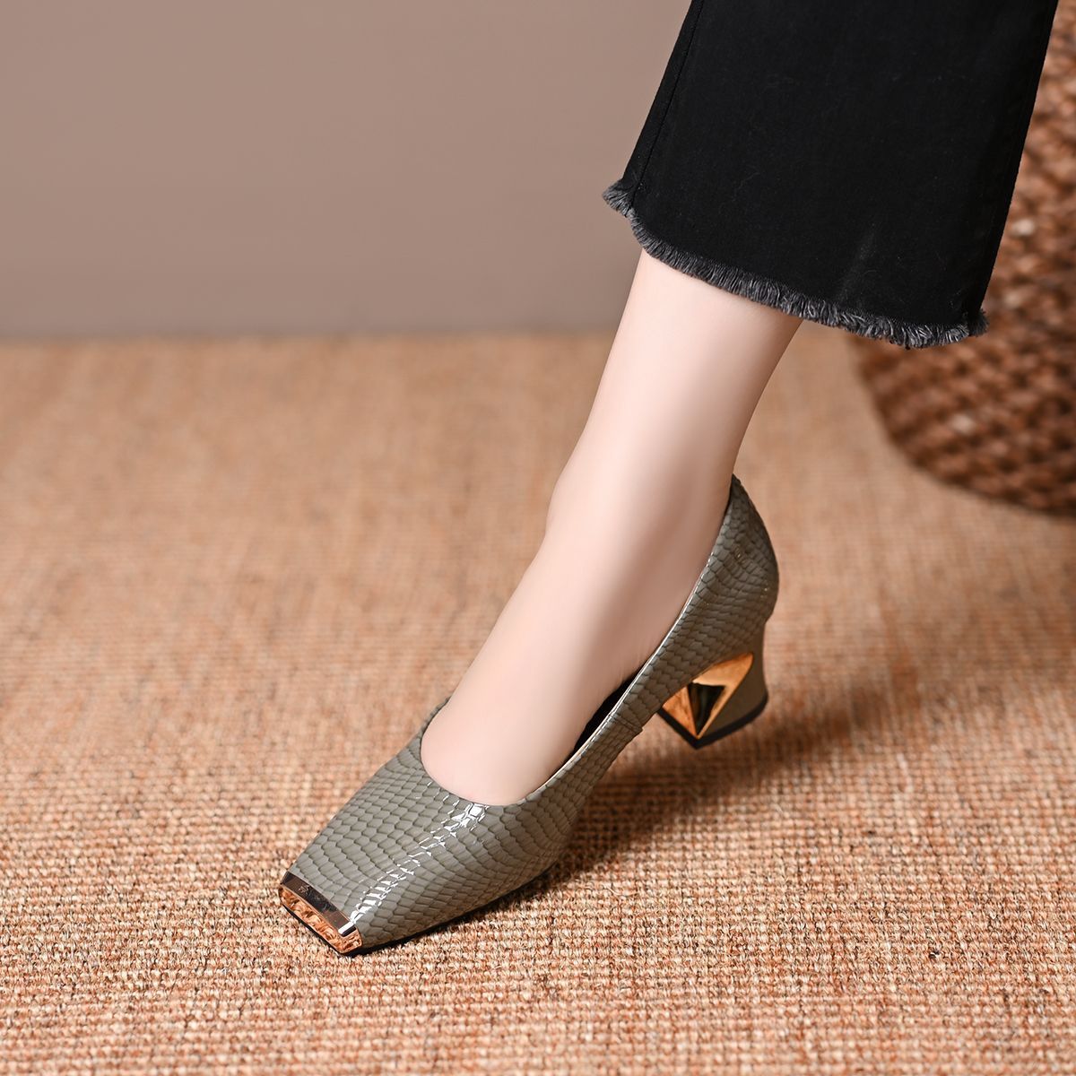 Zapatos de vestir con punta de metal y acabado piel de serpiente