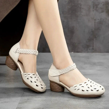 Zapatos bordados de punta redonda